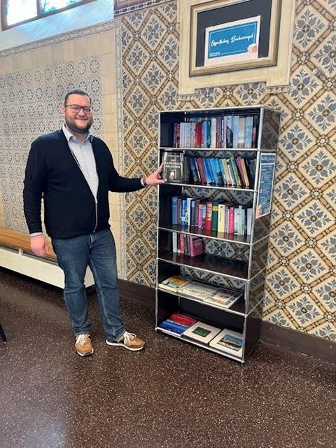 Bücherschrank im Forum König-Karls-Bad