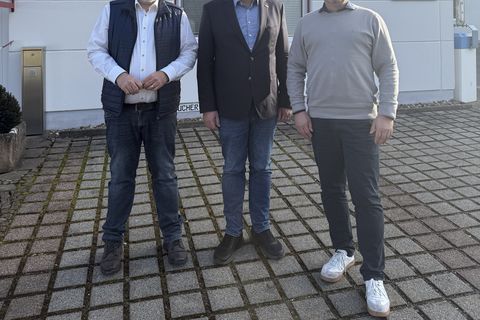 Bürgermeister Gauger mit Geschäftsführer Stefan Jacob (rechts) und Kaufmännischer Leitung Thomas Bindzus (links)