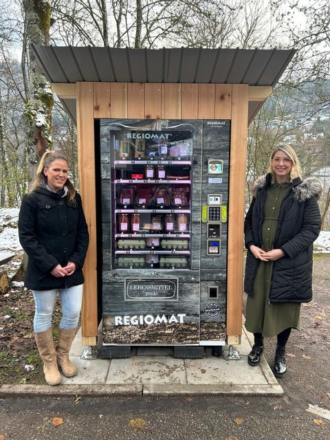 Regiomat am Wohnmobilstellplatz_Frau Zettler & Frau Bott