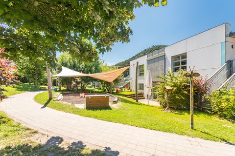 Viel Platz zum Spielen und Toben bieten die Außenanlagen des Goßweiler Kindergartens