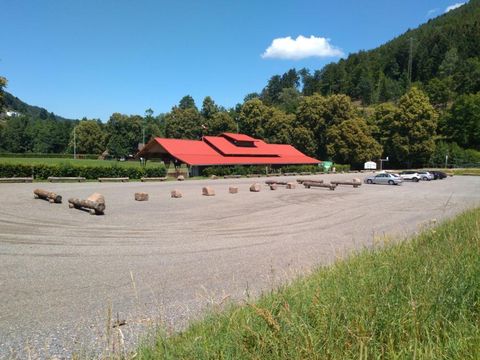 Parkplatz am Sportplatz