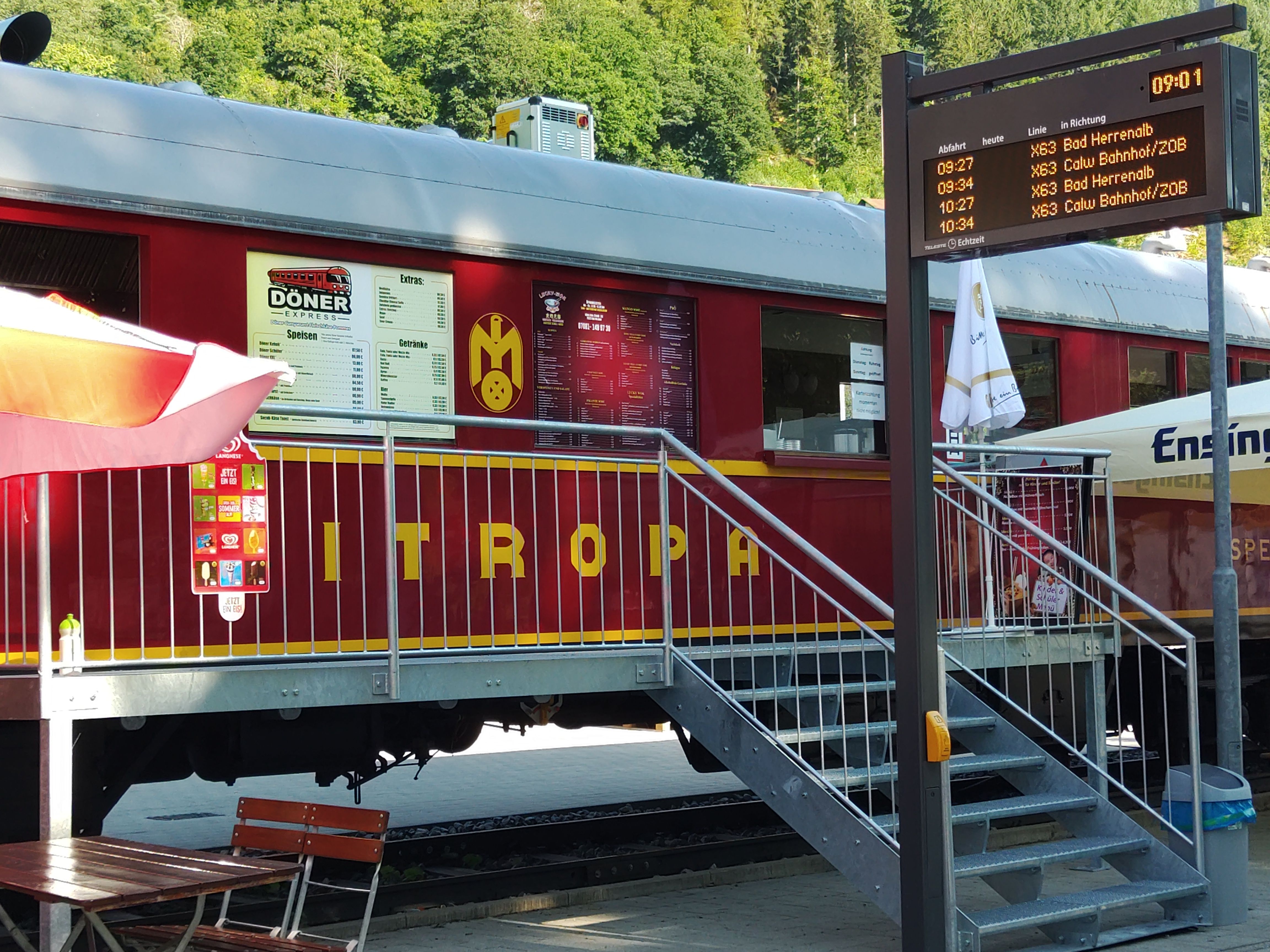 Ein besonderes Erlebnis ist der Besuch im Mitropa Speisewagen beim Bahnhof Bad Wildbad.