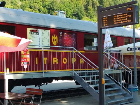 Ein besonderes Erlebnis ist der Besuch im Mitropa Speisewagen beim Bahnhof Bad Wildbad.