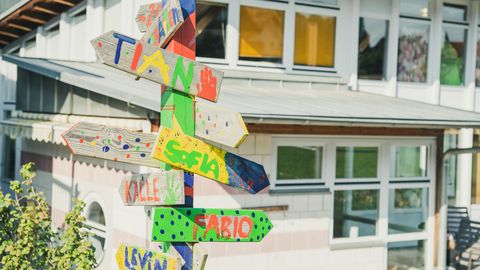Schilderwald im Goßweiler Kindergarten